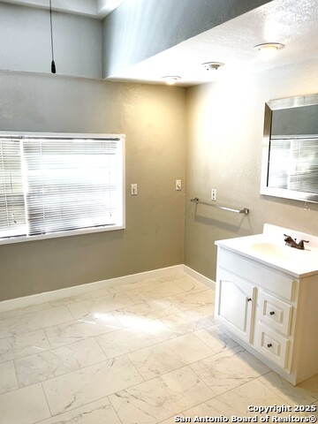 Image 9 of 20 For 604 Hollywood Avenue W