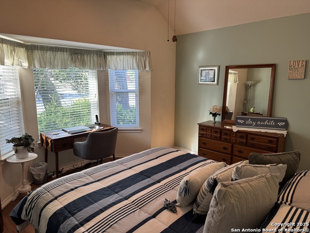 Image 12 of 33 For 11842 Queenston