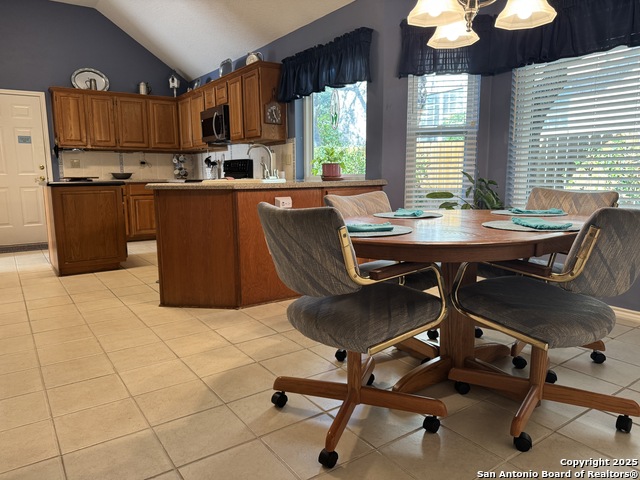 Image 16 of 33 For 11842 Queenston