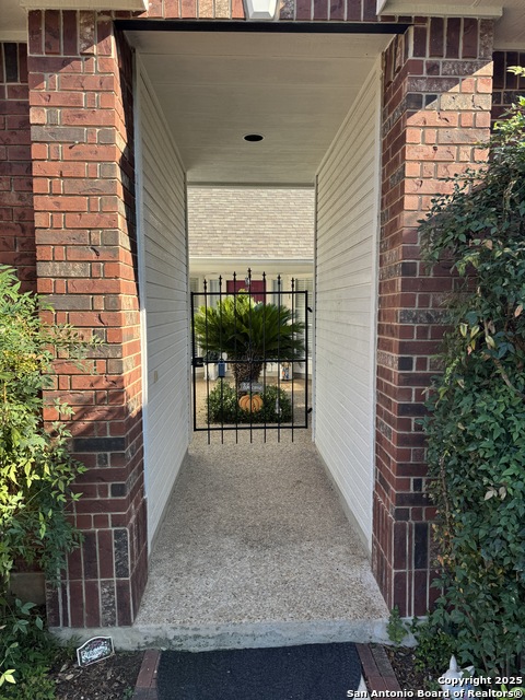 Image 2 of 33 For 11842 Queenston