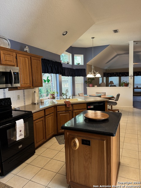 Image 21 of 33 For 11842 Queenston