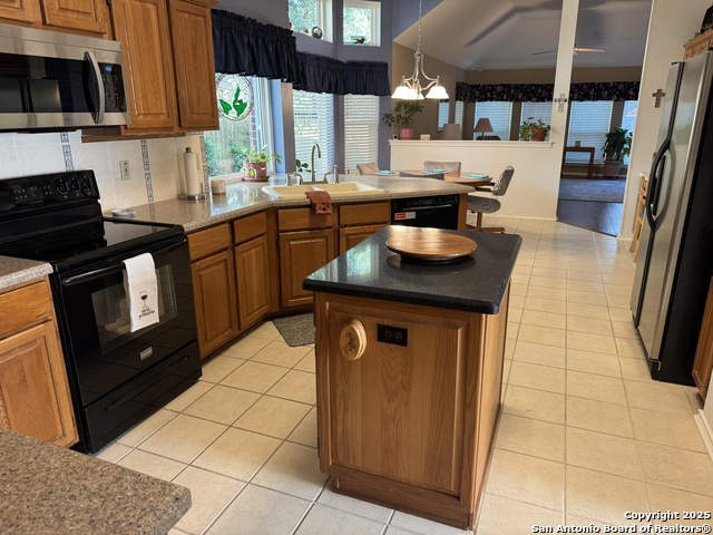 Image 22 of 33 For 11842 Queenston