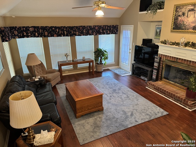 Image 23 of 33 For 11842 Queenston