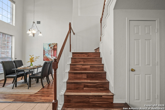 Listing photo id 9 for 3330 Edge View