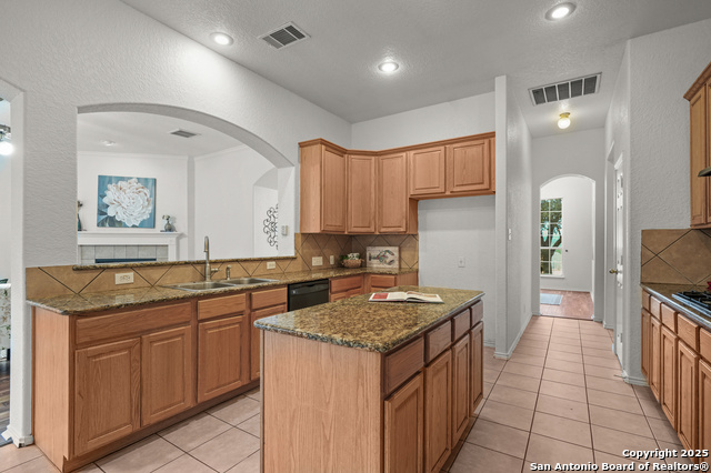 Listing photo id 12 for 3330 Edge View