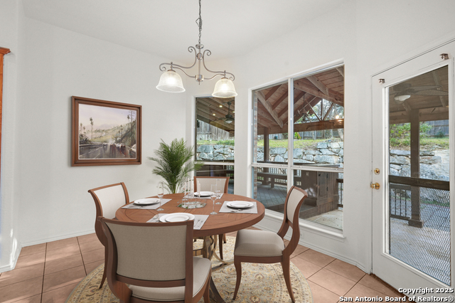 Listing photo id 15 for 3330 Edge View