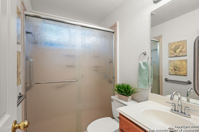 Listing photo id 17 for 3330 Edge View