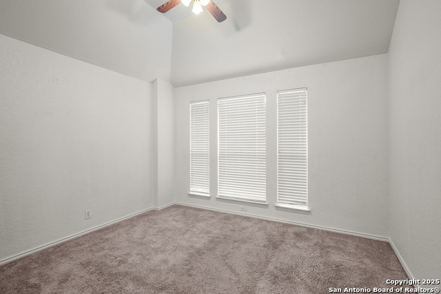 Listing photo id 26 for 3330 Edge View