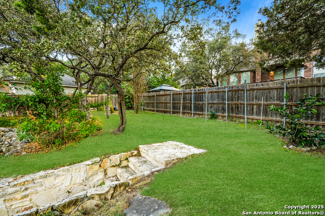 Listing photo id 30 for 3330 Edge View