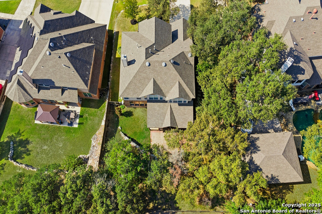 Listing photo id 32 for 3330 Edge View