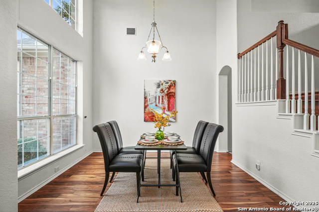 Listing photo id 2 for 3330 Edge View