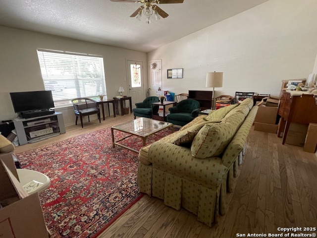 Image 13 of 19 For 514 Hackberry E