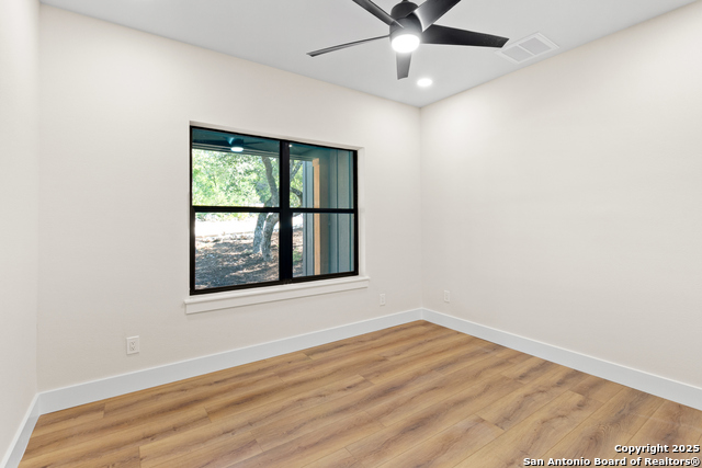 Image 13 of 40 For 1129 Estate Dr