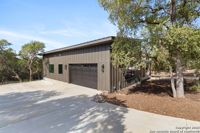 Image 21 of 40 For 1129 Estate Dr