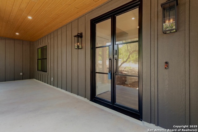 Image 3 of 40 For 1129 Estate Dr