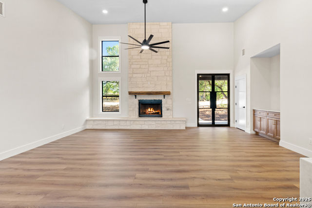 Image 4 of 40 For 1129 Estate Dr