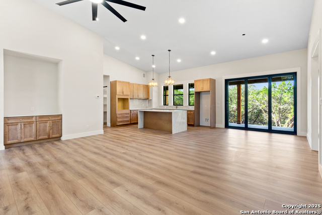 Image 5 of 40 For 1129 Estate Dr