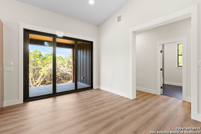 Image 7 of 40 For 1129 Estate Dr