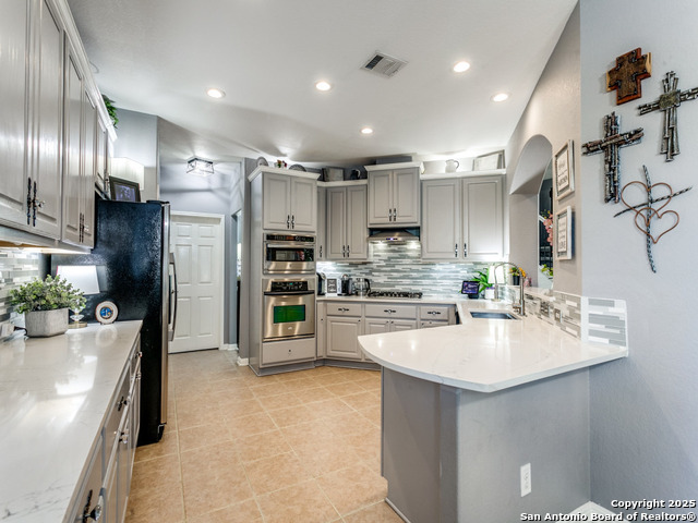 Listing photo id 8 for 26035 Laurel Pass