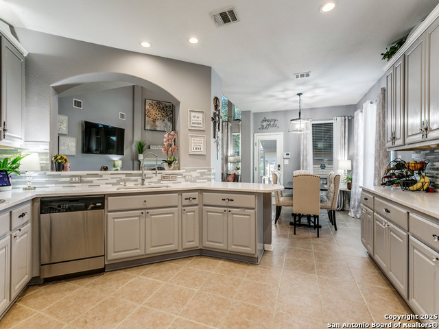 Listing photo id 9 for 26035 Laurel Pass