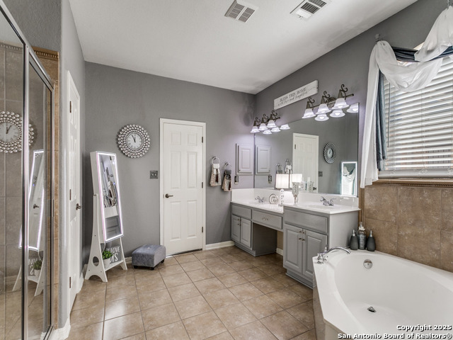 Listing photo id 12 for 26035 Laurel Pass