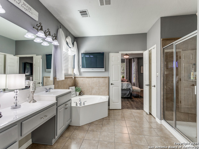 Listing photo id 13 for 26035 Laurel Pass