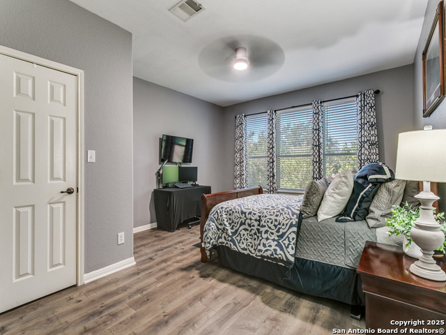 Listing photo id 14 for 26035 Laurel Pass