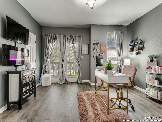 Listing photo id 17 for 26035 Laurel Pass