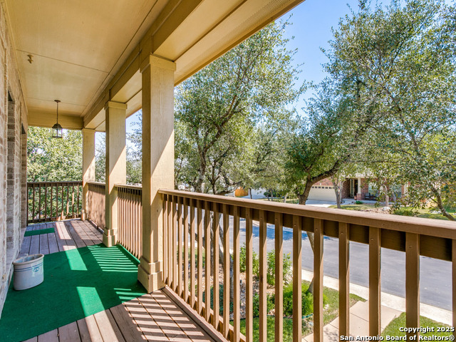 Listing photo id 19 for 26035 Laurel Pass