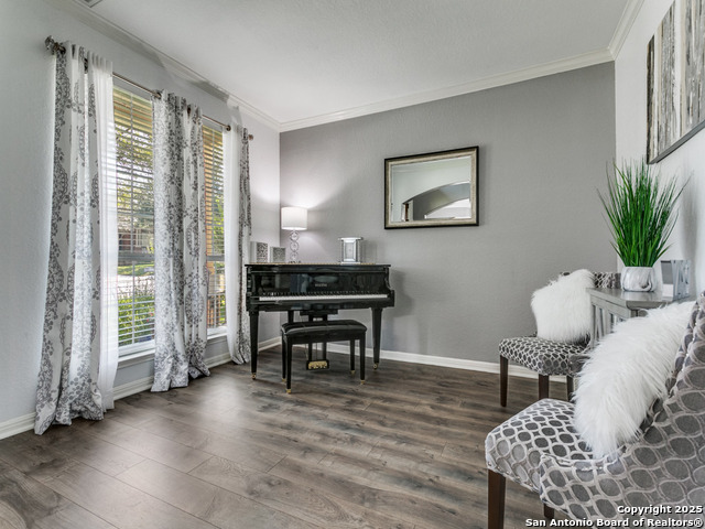 Listing photo id 3 for 26035 Laurel Pass