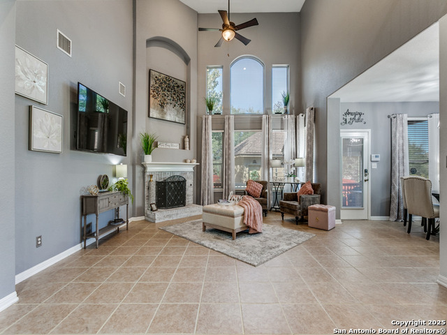 Listing photo id 4 for 26035 Laurel Pass