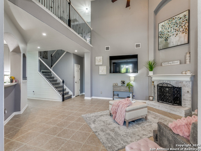 Listing photo id 5 for 26035 Laurel Pass