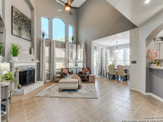 Listing photo id 6 for 26035 Laurel Pass