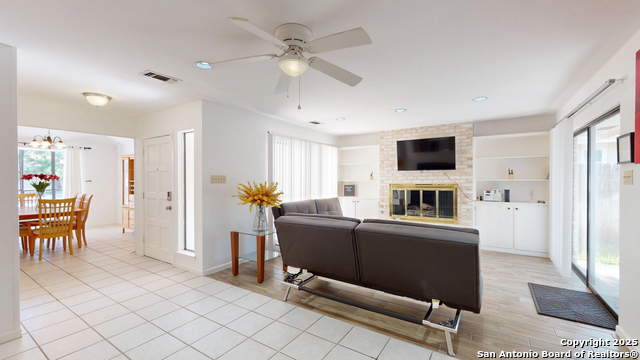 Image 21 of 38 For 9023 Luzita  