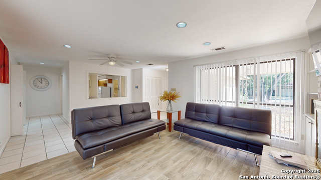 Image 24 of 38 For 9023 Luzita  