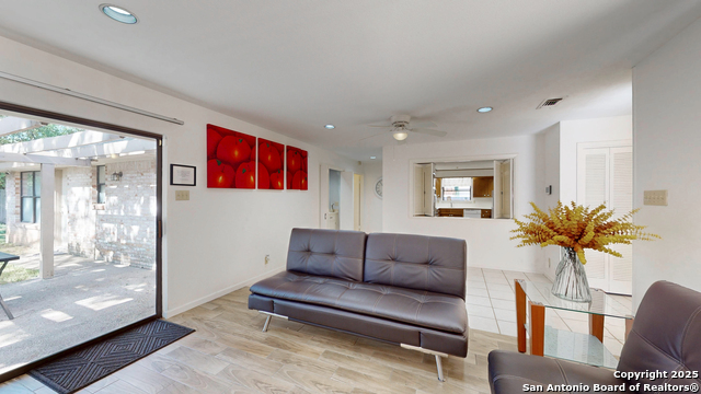 Image 25 of 38 For 9023 Luzita  