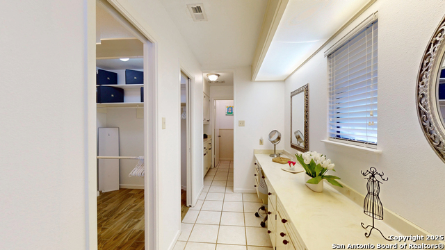 Image 30 of 38 For 9023 Luzita  