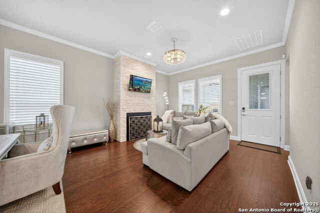 Image 7 of 28 For 620 Guenther