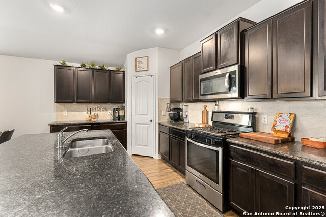 Listing photo id 5 for 6417 Hoffman Plain