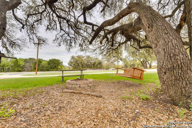 Listing photo id 9 for 28149 Us Highway 83