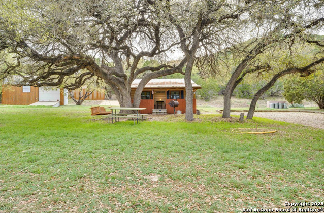 Listing photo id 1 for 28149 Us Highway 83