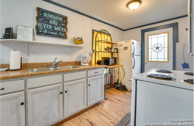 Listing photo id 5 for 28149 Us Highway 83