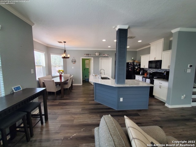 Listing photo id 8 for 2127 Muuga Manor