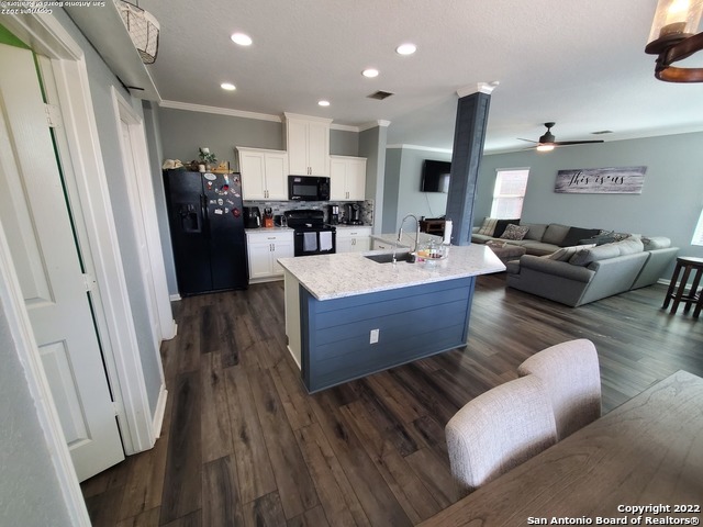 Listing photo id 9 for 2127 Muuga Manor