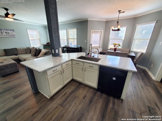 Listing photo id 10 for 2127 Muuga Manor