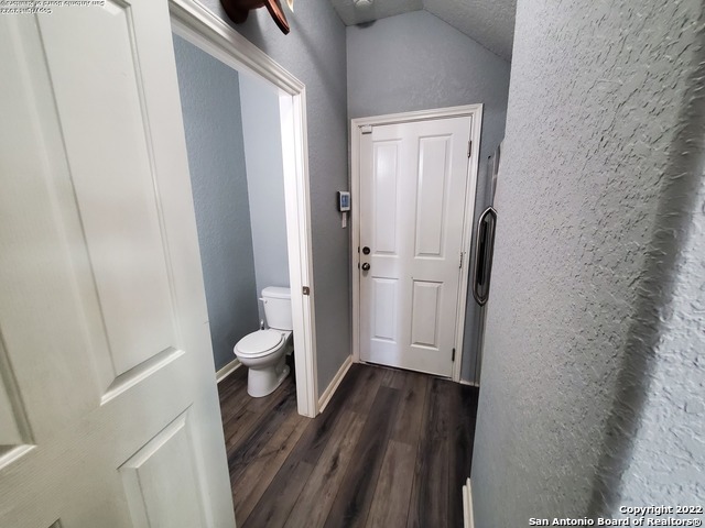 Listing photo id 12 for 2127 Muuga Manor