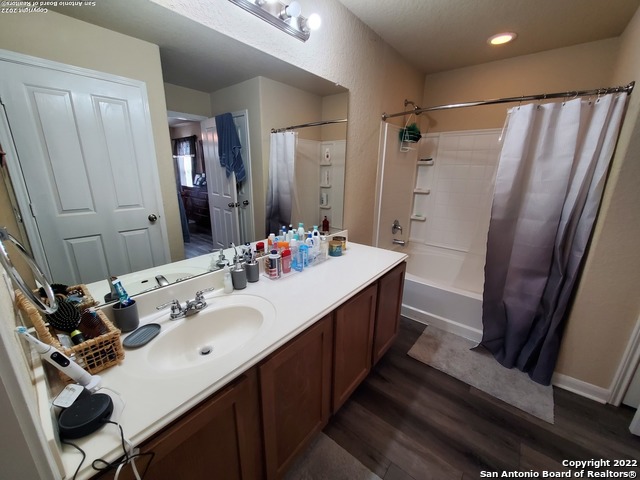 Listing photo id 17 for 2127 Muuga Manor