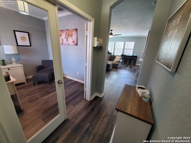 Listing photo id 1 for 2127 Muuga Manor