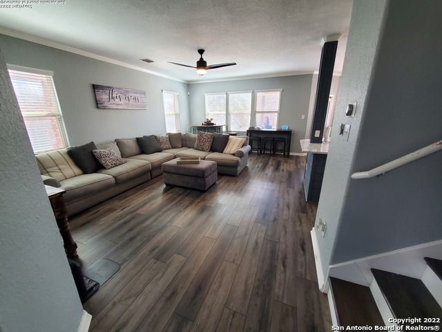 Listing photo id 4 for 2127 Muuga Manor