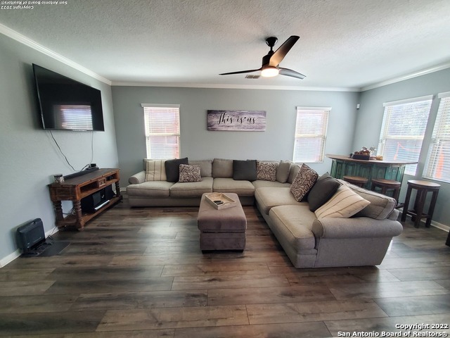 Listing photo id 5 for 2127 Muuga Manor